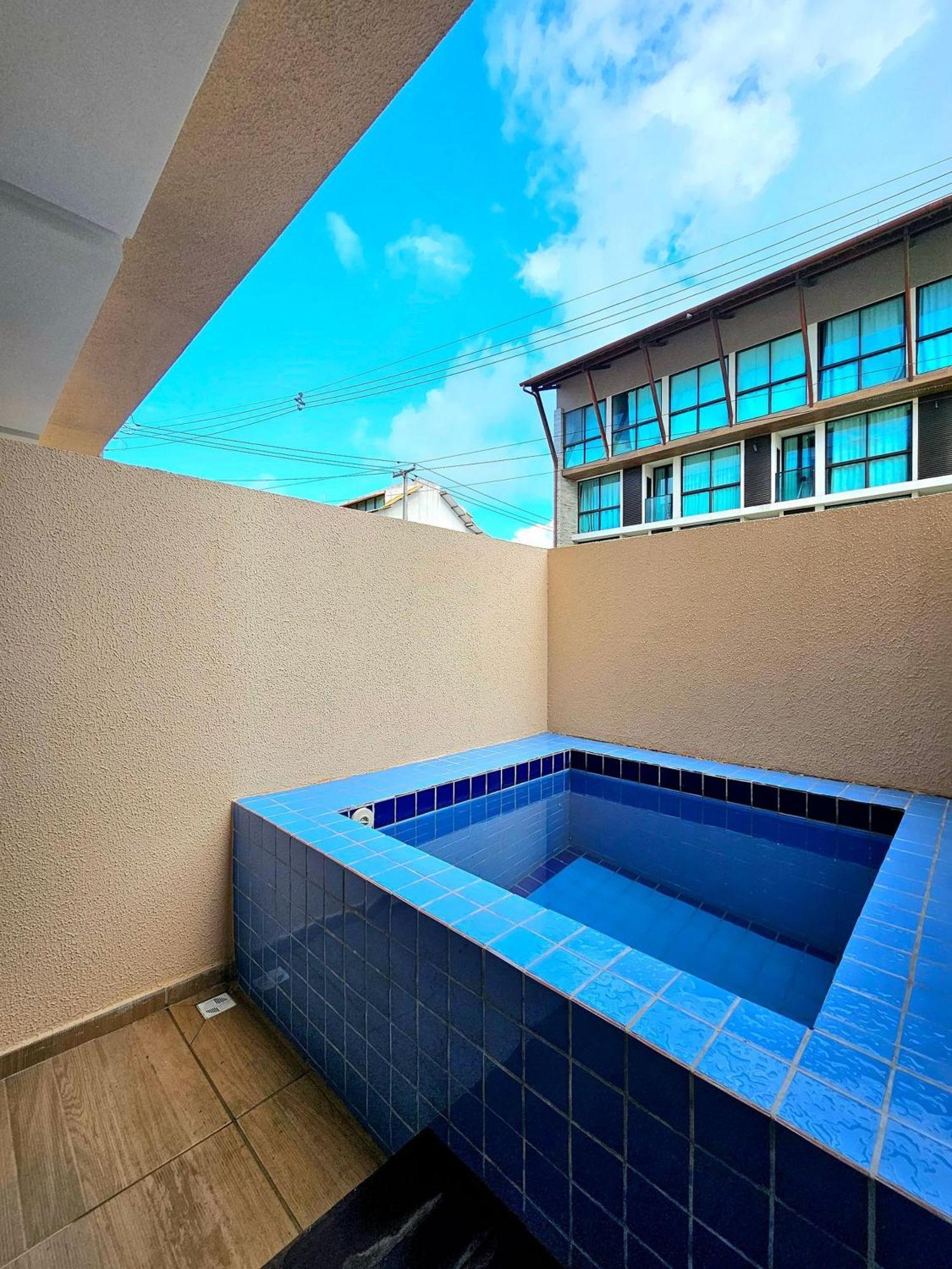 Studio Pool View